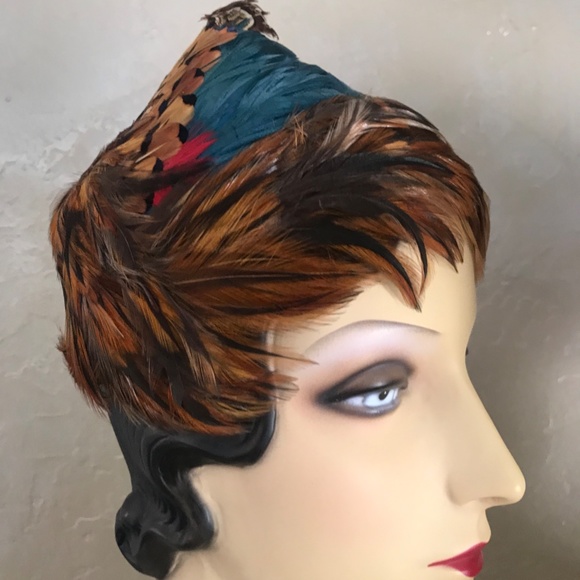FASHIONABLE 1950s\' MULTICOLORED FEATHER CAP WITH POINTY CROWN main image 9